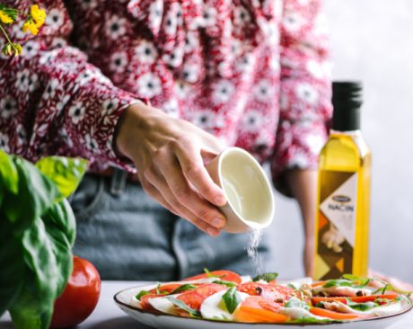 Salata sa paradajzom i mocarelom